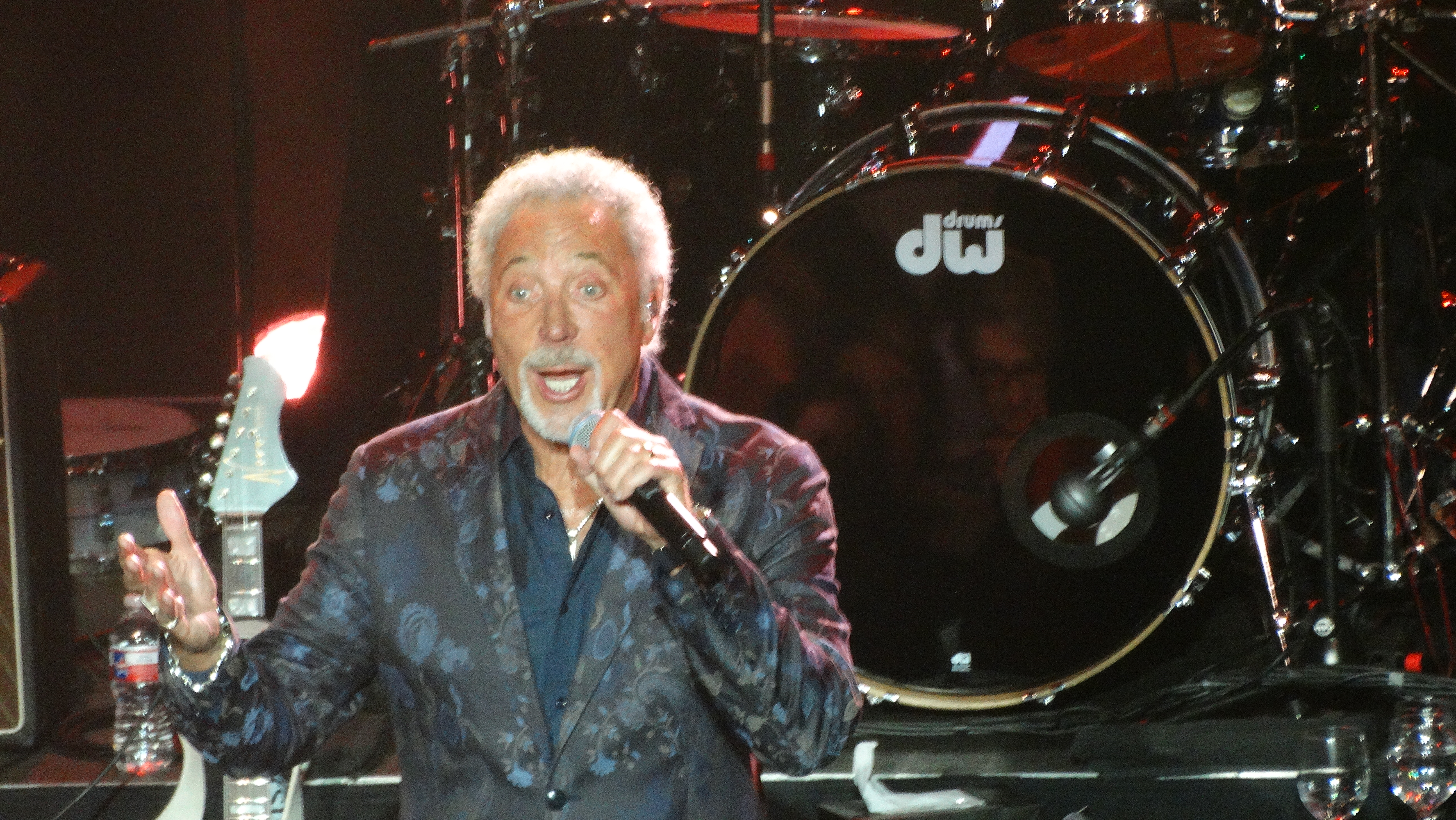 TomJones2016-10-05UptownTheatreKansasCityMO (15).JPG